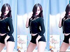 Hot dancing girl on G.I. Hoo national dance show