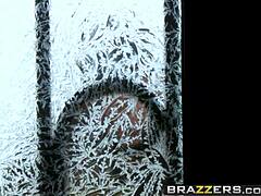 शे साइट्स और मिक ब्लू मिल्फ डॉक्टर हार्डकोर सीन में