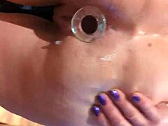 Le trou du cul ouvert comme un tunnel béant, horny and ready for anal creampie