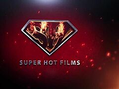 Nina Rivera और Nadia White क्रिसमस पर मेरे लंड को खाती हैं वाइल्ड इंटररेसल एक्शन में