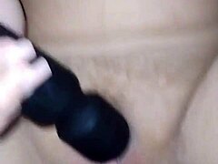 मैं पुरुषों को संतुष्ट करने के लिए बहुत दर्द सहती हूं, गंद में शांत से लेती हूं।