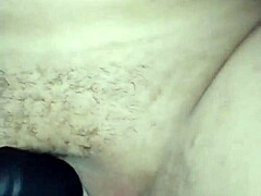 मैं पुरुषों को संतुष्ट करने के लिए बहुत दर्द सहती हूं, गंद में शांत से लेती हूं।