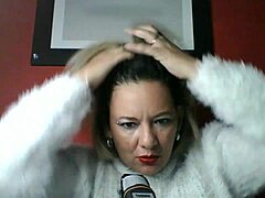 lola talks dirty things in erotic conversation