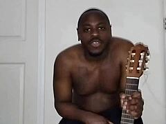 Continuing to sing and dance freely in this performance