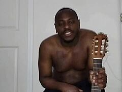 Continuing to sing and dance freely in this performance