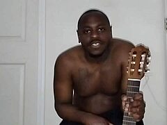 Continuing to sing and dance freely in this performance