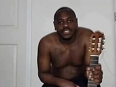 Continuing to sing and dance freely in this performance