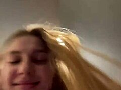 बड़ा डिल्डो उस विशाल गैंड में धक्का मारता है!