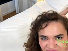 कर्वी ब्यूटी यूरोपियन बड़े सफेद लंड के साथ पहली बार