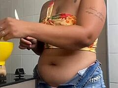 hey, i'm live and just unzipped to show how bad i wanna give it up