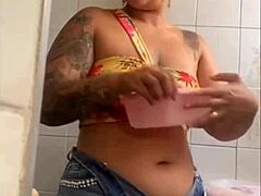 hey, i'm live and just unzipped to show how bad i wanna give it up