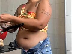 hey, i'm live and just unzipped to show how bad i wanna give it up