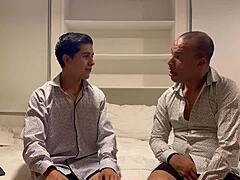 este joven nunca había probado una gran verga como la que tiene este discapacitado, ¿quieres ver?