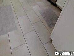 सौतेला बाप सेलिना इमाई को इंटेंस ब्लोजॉब गिफ्ट देता है