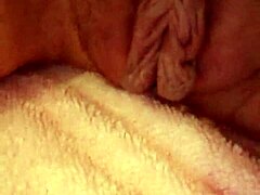 I love licking that curvy mature ass with talcum powder! 😋