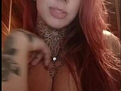 Ruiva Gostosa Provokes Fans with Her Rosy Tits and Tattoos