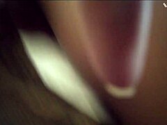 पत्नी क्रीमपाई और कुनिलिंगस का मजा लेती है दूसरे के साथ जबकि पति दूर है!