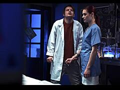 मैड साइंटिस्ट मैटी मिला को फ्रीज करके चुदाई, रिमोट कंट्रोल से और स्क्वर्टिंग!