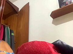 i love flashing and making guys hard 😏