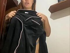 i love flashing and making guys hard 😏