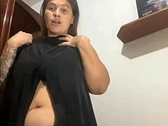 i love flashing and making guys hard 😏