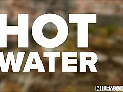 मिल्फी ब्लॉन्ड हब्बीज़ फ्रेंड को सेड्यूस करती है!