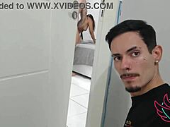 दोस्त से मिलने गया और उसे बीवी के साथ रंगे हाथ पकड़ा