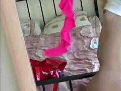 टिनी टायलर कहती है, कैम पर मेरी टाइट चूत में उंगली डालो, मेरे छोटे 18+ टिट्स और निपल्स को टीज करो।