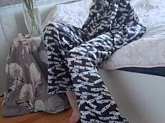 Elza kom indulging in nylon tights fetish with financial domination and panty sniffing