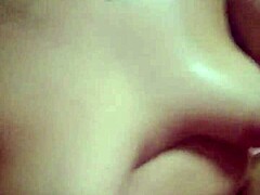 exibindo minha buceta e tocando bem gostoso, cheia de tesao, doida pra sentar na pica!