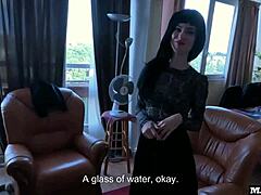 फ्रेंच गोथ लड़की को बड़ा ब्लैक कॉक से रफ एनल डॉगीस्टाइल मिलती है।