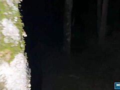 स्कारलेट टेलर और जूलियाना 4सम में लंड शेयर करती हैं