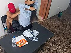 स्टेपफादर की सेक्रेटरी ऑफिस में मुझे चोदती है 😈