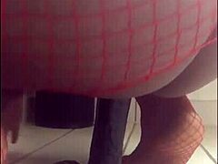 Squirting whore indulges in toy play