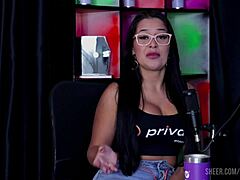 एमिली लुइस और टिफनी रोचा शीयर रेड लिंगरी में चमकती हैं, कंपाइलेशन पार्ट 1