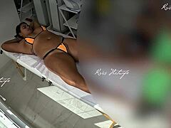 Fazendo massagem com micro biquini todo enfiado na buceta