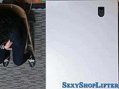 कॉट थेफ हेड देती है और फक्स करता है