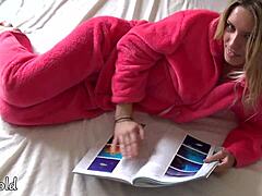 Beauty Jessi Gold enjoys early morning fuck with cum on ass.