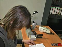 Petite deutschen reifen saugt und fickt