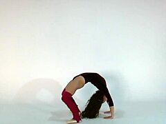 anna ocean flexible gymnast brunette with small tits 😏