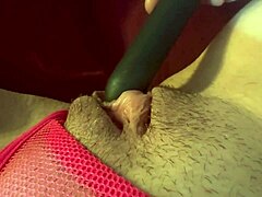 इटालियन मिल्फ आर्टेमिसिया लव कार में टिट्स फ्लैश करती है 😍