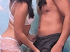 mi esposa con el vato de a lado cogiendo a escondidas de mi