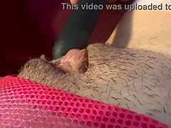 इटालियन मिल्फ आर्टेमिसिया लव कार में टिट्स फ्लैश करती है 😍