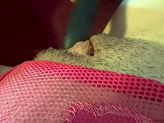 इटालियन मिल्फ आर्टेमिसिया लव कार में टिट्स फ्लैश करती है 😍