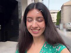 खेल हारकर सार्वजनिक जगह पर चेहरे पर कुम लेकर घूमना