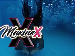 बिग बूब्स स्टार मैक्सिन एक्स गैंगबैंग सीन में