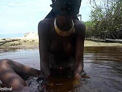 Watching water drip from her tits 😍