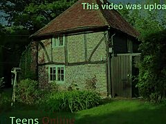 नर्स पेशेंट से स्पर्म सैंपल के लिए कॉस्प्ले में आती है।