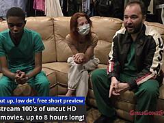 टैन हुई नर्स छोटे बाल अस्पताल बैकस्टेज लेटेक्स ग्लव्स ट्राई करती है