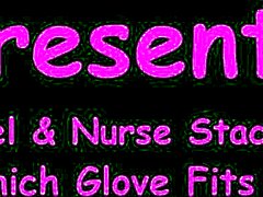 टैन हुई नर्स छोटे बाल अस्पताल बैकस्टेज लेटेक्स ग्लव्स ट्राई करती है